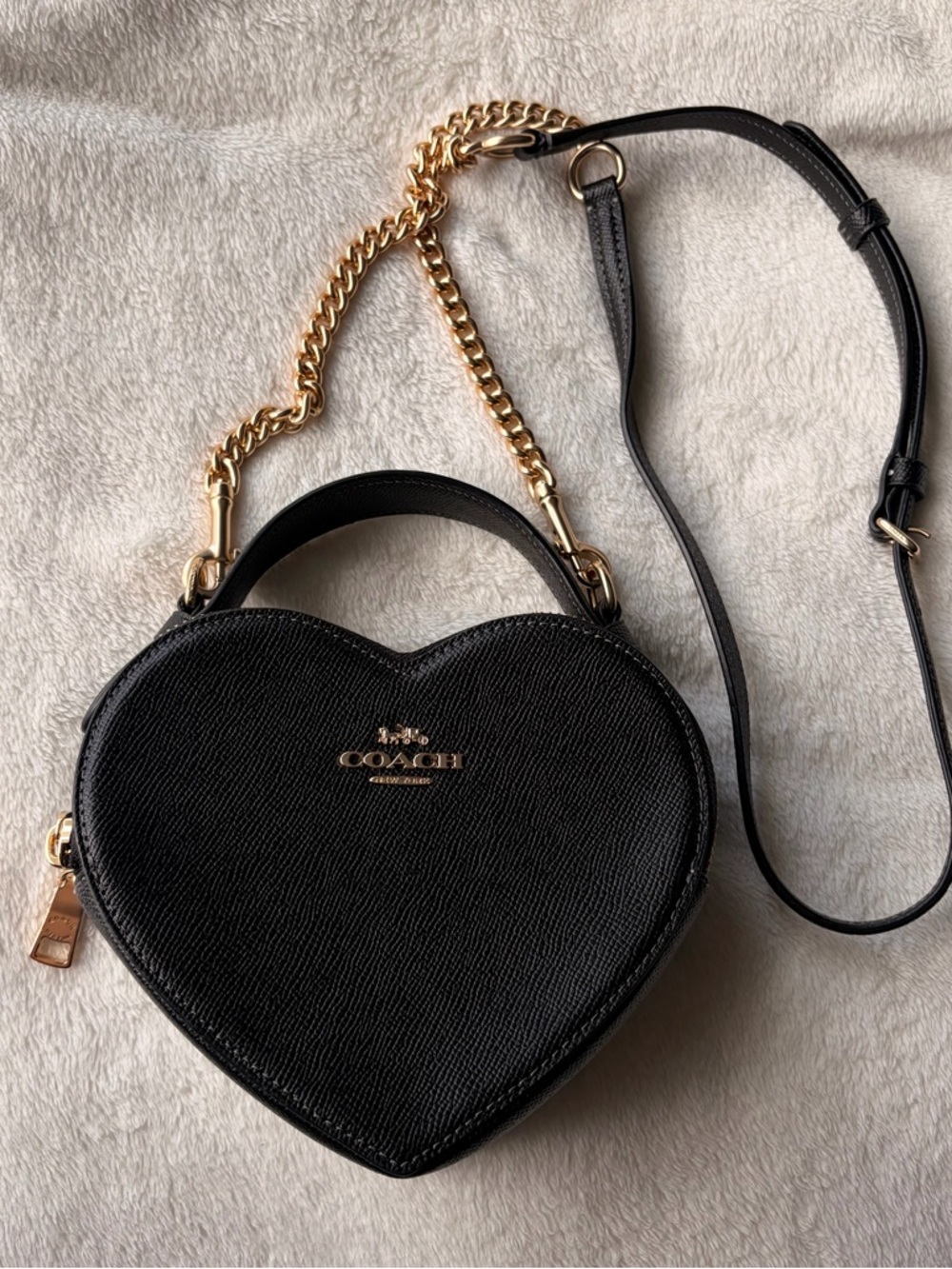 Coach Black Heart Crossbody with Gold Chain Accent 🖤 - Picture 5 of 9